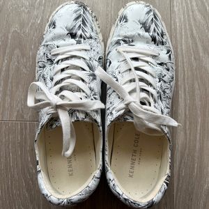 Kenneth Cole women’s Kam leather sneaker white floral 7M